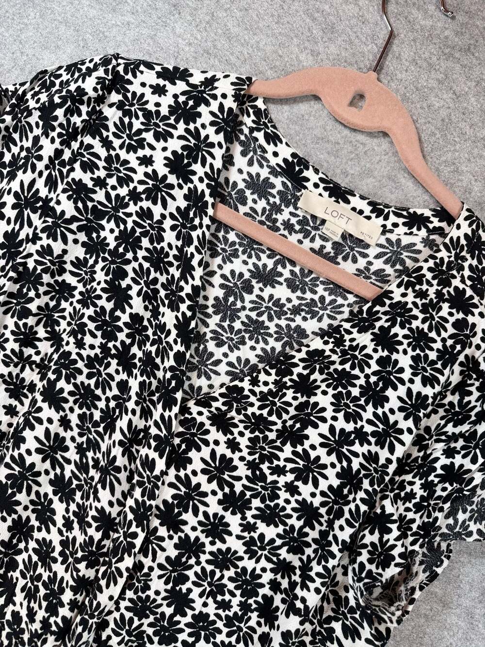 LOFT Petites Floral Wrap Romper Size 14P‎